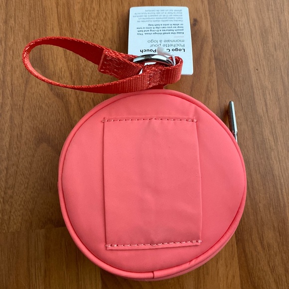 ❤️ Lululemon Logo Coin Pouch Raspberry Cream NWT - Picture 3 of 10